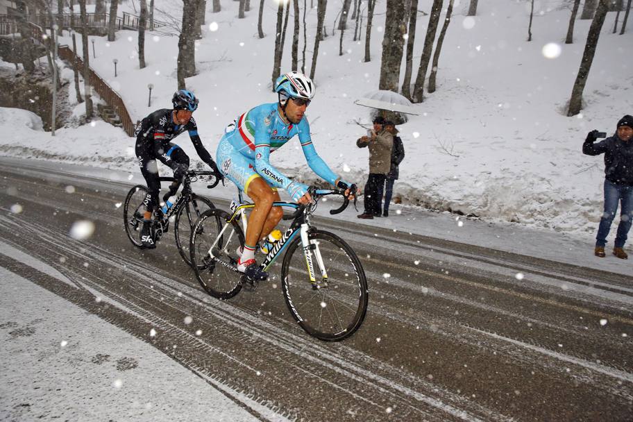 Vincenzo Nibali sotto la neve.  arrivato 22esimo a 2&#39;16&#39;&#39;. Bettini